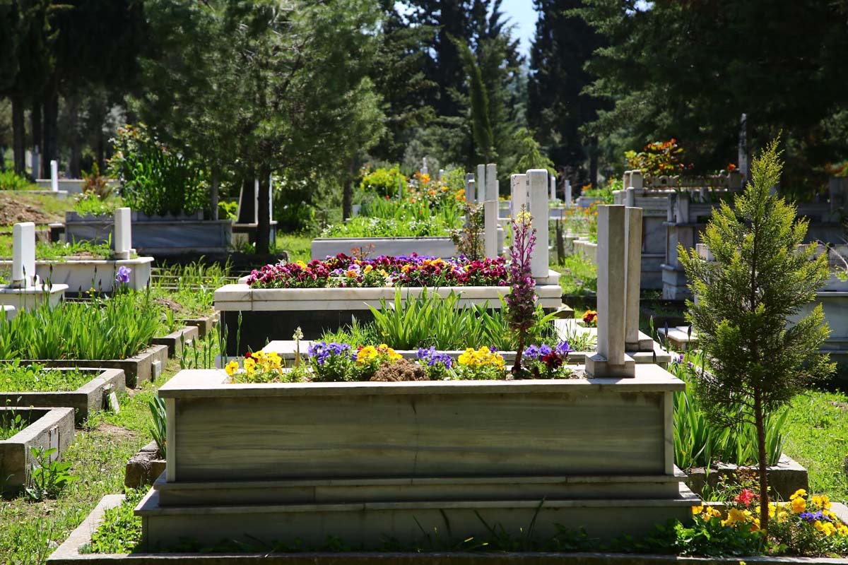 Mezar Bakımı Neden Önemlidir?